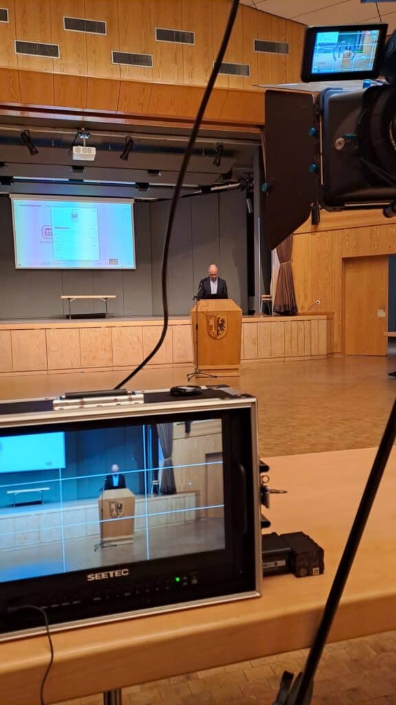 Im Mittelpunkt stand die Anwendung ZenKit Flow der Firma Axonic GmbH aus Karlsruhe, mit der gezeigt wurde, wie sich Verwaltungsprozesse übersichtlich digital abbilden und vereinfachen lassen. Wir als die Türöffner waren ebenfalls dabei und konnten unsere Erfahrungen aus der Zusammenarbeit mit Kommunen in die Diskussion einbringen. Vielen Dank an die Gemeinde Gründau und an Axonic GmbH für die sehr gelungene und informative Veranstaltung.